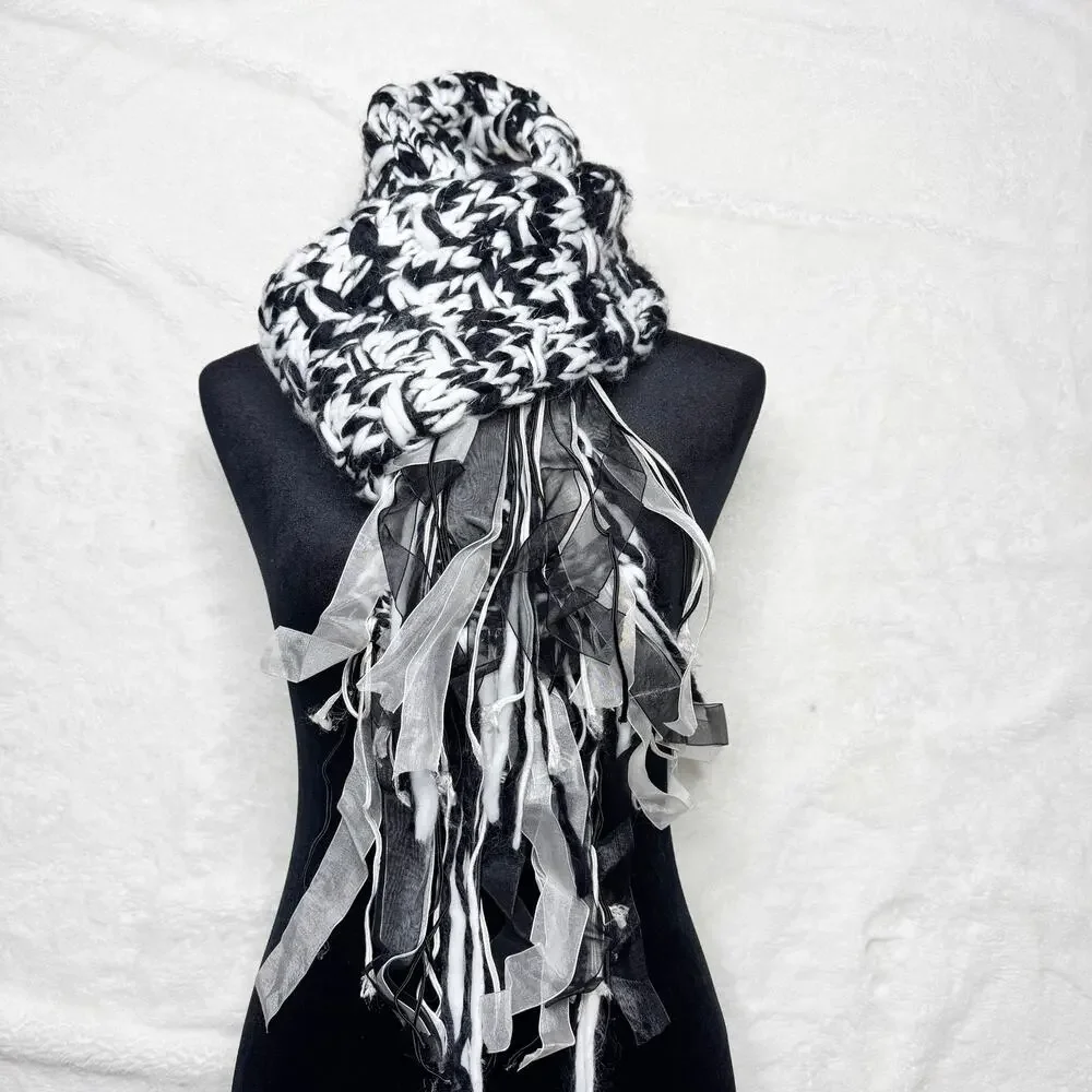 WHITE HOUSE BLACK MARKET Chunky Sparkle Knit Scarf with Ribbon Fringe NEW - Picture 3 of 7